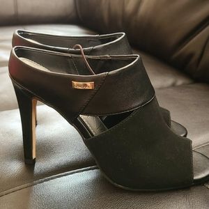 Show black Calvin Klein